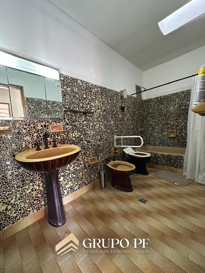 CASA 4 DORM. EN VILLA BELGRANO - REAL OPORTUNIDAD