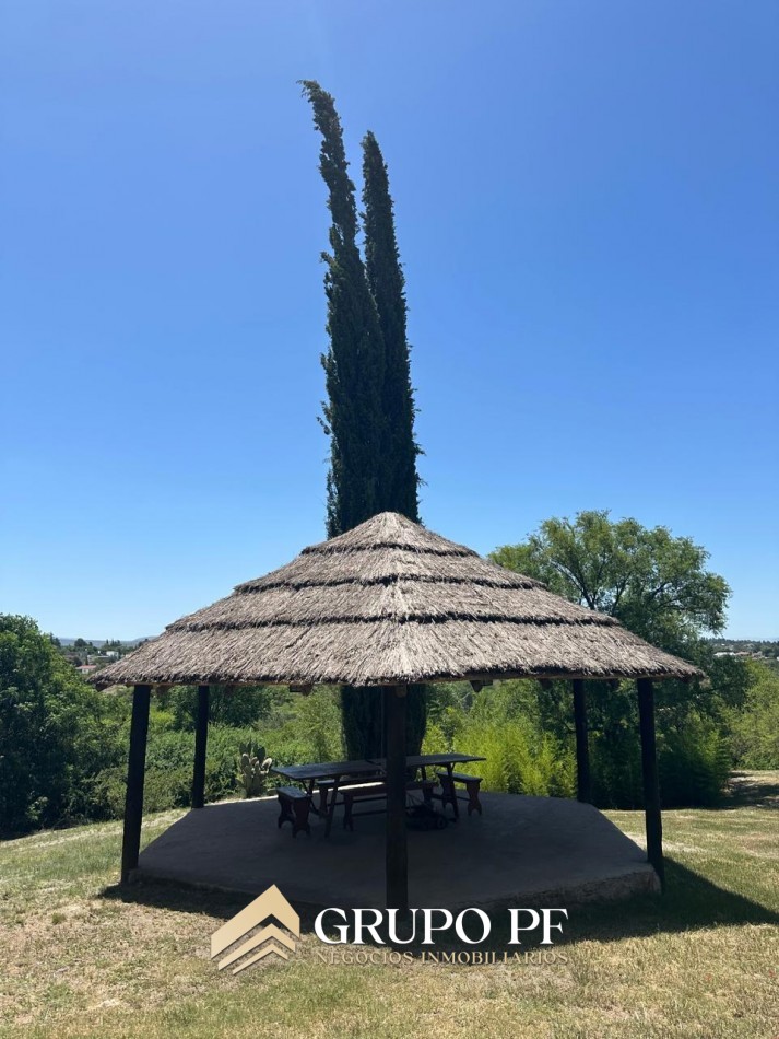 CASA CON VISTA AL LAGO - IMPRESIONANTE TERRENO