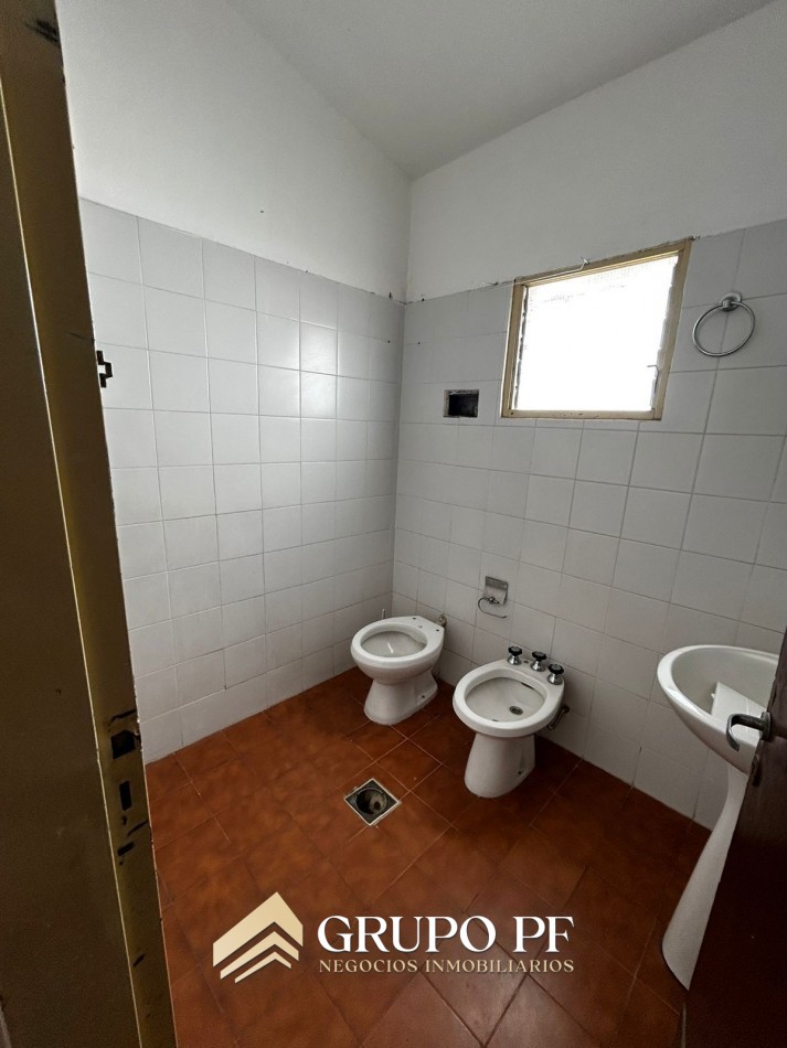 CASA EN VENTA VILLA CARLOS PAZ, SOBRE AV. LOS SAUCES
