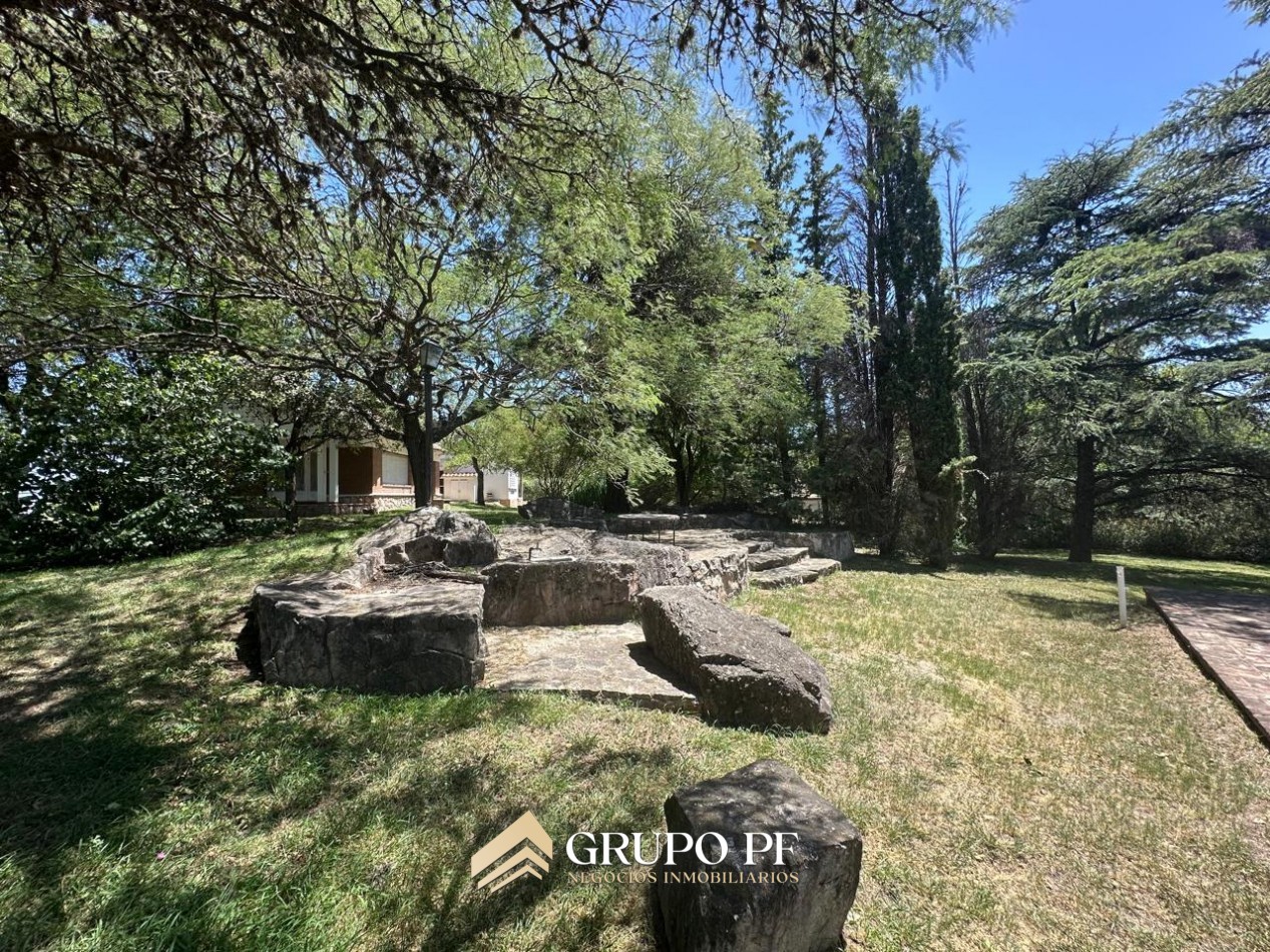 CASA CON VISTA AL LAGO - IMPRESIONANTE TERRENO