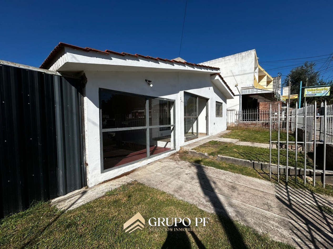CASA EN VENTA VILLA CARLOS PAZ, SOBRE AV. LOS SAUCES
